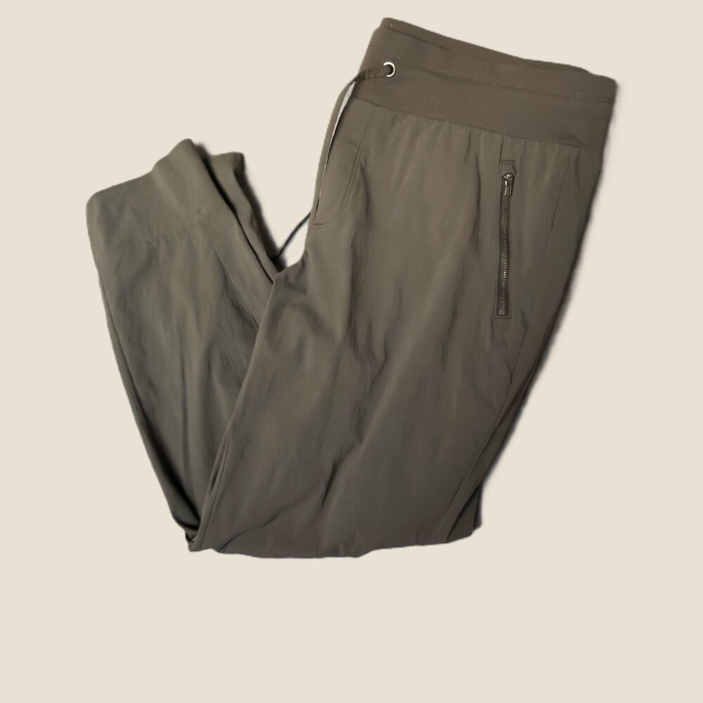 Athleta Trekkie North Jogger Olive Travel Athleisure Hi-Rise Zip Pkts Sz 16 - Picture 6 of 7